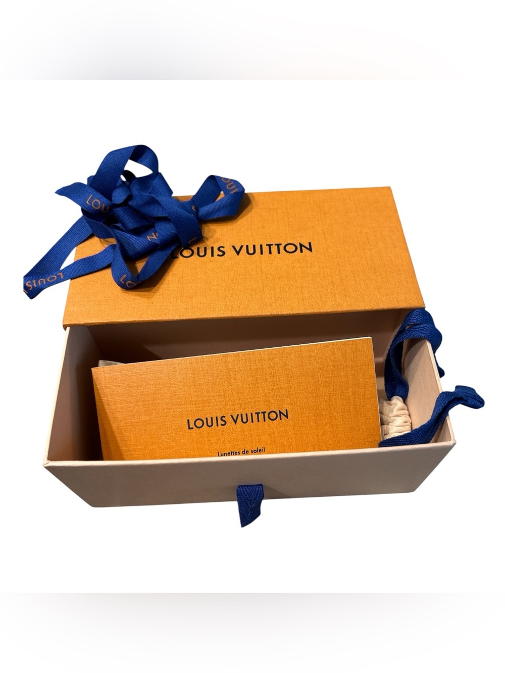 Louis Vuitton Lilac Rectangular Sunglasses with White Temples - Picture 3 of 15